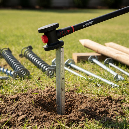 Everest Pfahlhammer / Vorschlaghammer - 5,4 kg - mit 90 cm Fiberglasstiel in Aktion