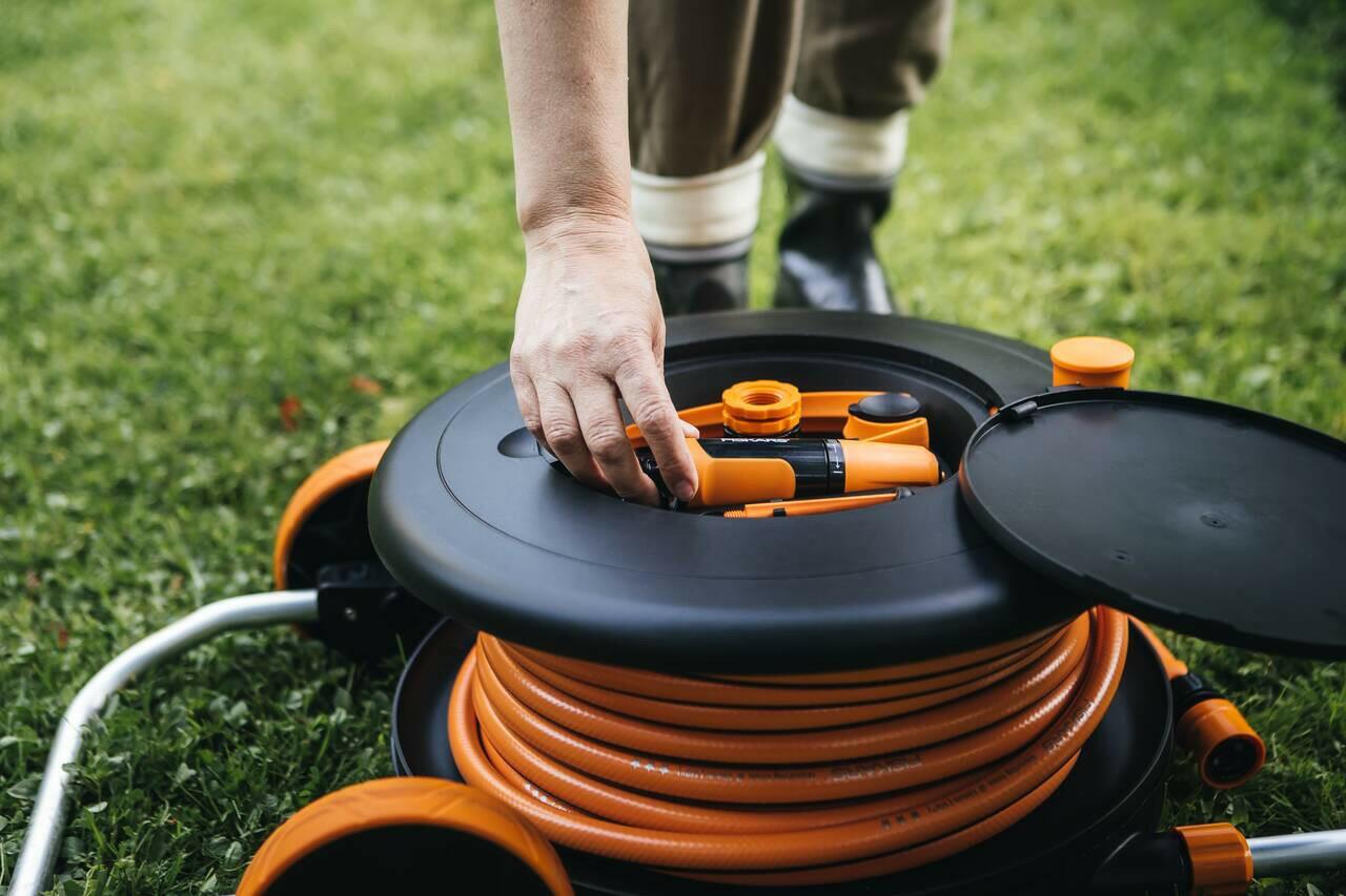 Fiskars Schlauchaufroller L mit Radern. inkl. 30m Gartenschlauch - Jetzt Fiskars bei kaisers.jetzt