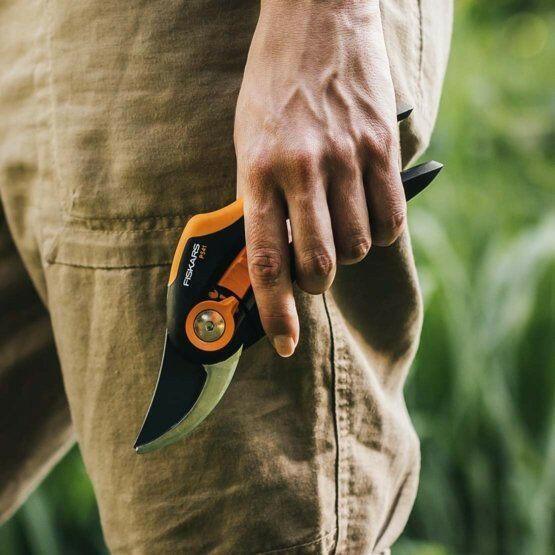 Fiskars Solid Bypass-Schnittschneider M P321 - Jetzt Fiskars bei kaisers.jetzt