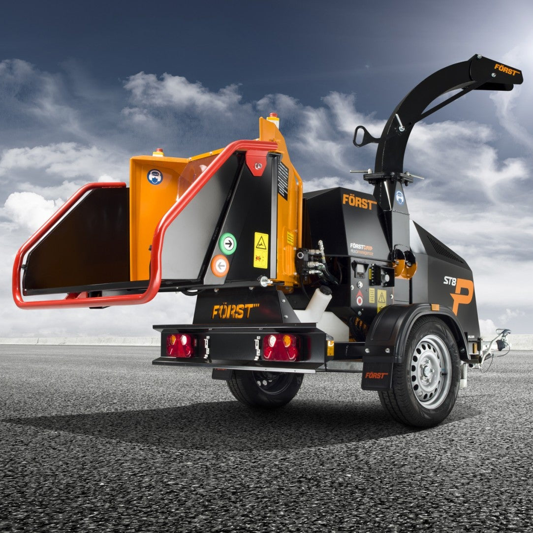 Först Holzhäcksler-Schredder ST8P in Aktion