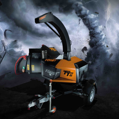 Först Holzhäcksler TT6 in Aktion