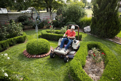 Grasshopper Benzin-Nullwendekreismäher 124V-48 in Aktion