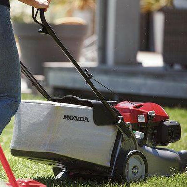 Honda Benzin-Rasenmäher HRG 416 SK in Aktion - Jetzt Honda bei kaisers.jetzt