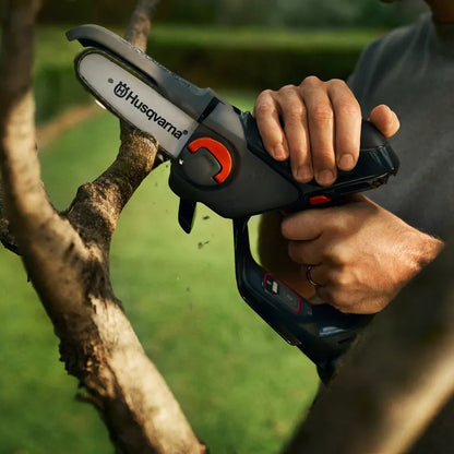 Husqvarna Akku-Astsäge Aspire P5-P4A Einzelgerät in Aktion