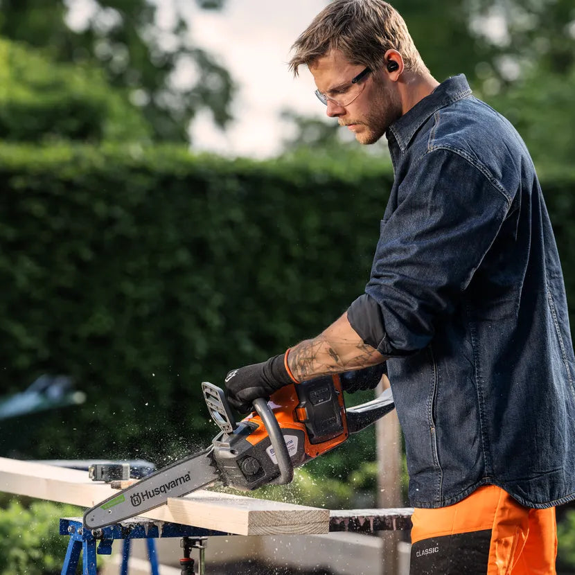 Husqvarna Akku-Kettensäge - 215i - 30 cm, mit Akku & Ladegerät