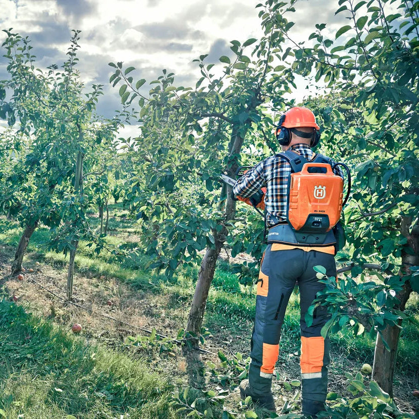 Husqvarna Akku-Kettensäge 535i XP - 30–35 cm in Aktion