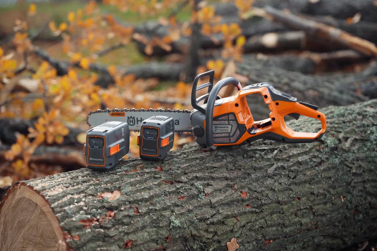 Husqvarna Akku-Kettensäge 550i XP® G  - 38,1 cm mit 2 Akkus