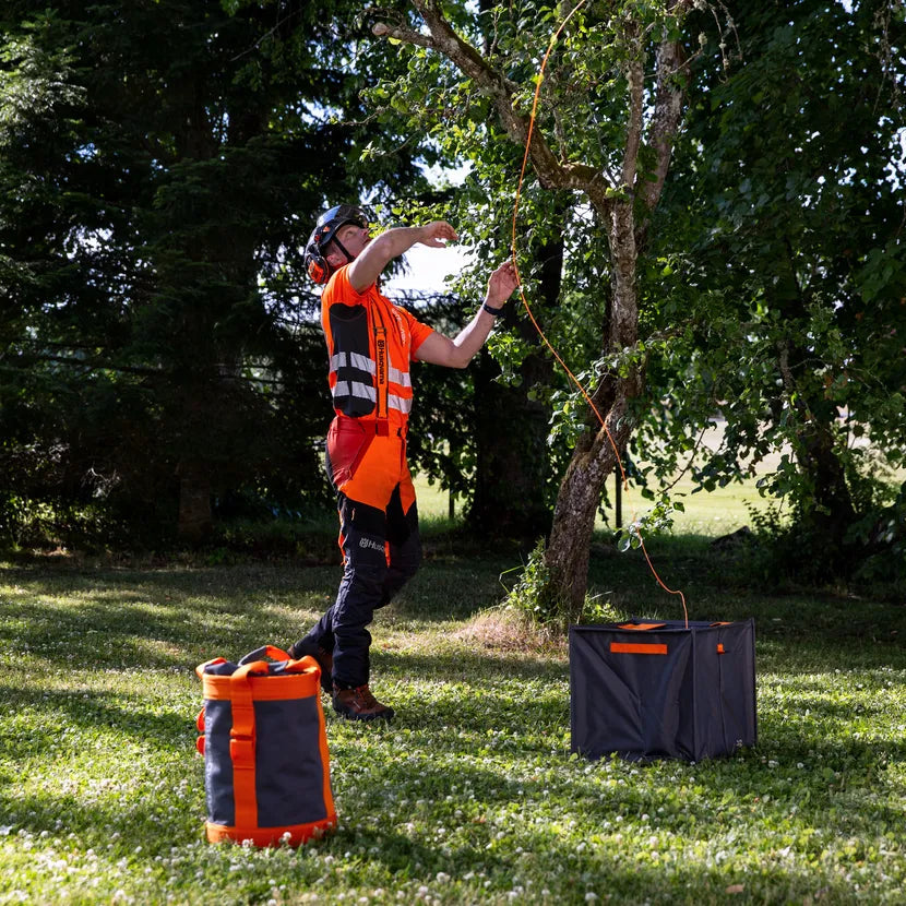 Husqvarna Akku-Kettensäge T535i XP Einzelgerät - 30–35 cm in Aktion