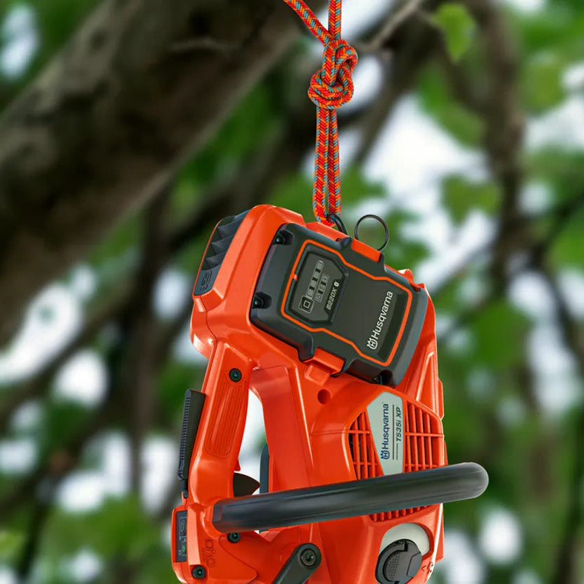 Husqvarna Akku-Kettensäge T535i XP Einzelgerät - 30–35 cm in Aktion
