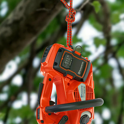 Husqvarna Akku-Kettensäge T535i XP Einzelgerät - 30–35 cm in Aktion