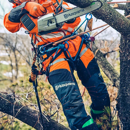 Husqvarna Akku-Kettensäge T542i XP G Einzelgerät - 35 cm in Aktion