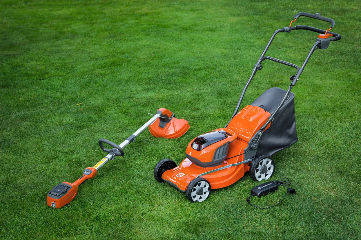 Husqvarna Akku-Rasenmäher LC 137i inkl. Akku und Ladegerät in Aktion 