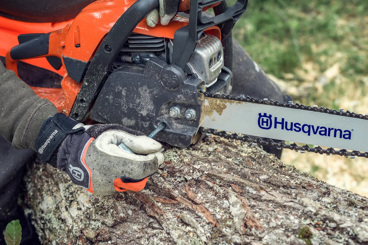 Husqvarna Benzin-Kettensäge 135 Mark II - 35 cm in Aktion