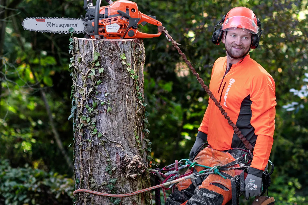 Husqvarna Benzin-Kettensäge 545 Mark II - 38 cm in Aktion