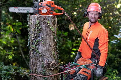 Husqvarna Benzin-Kettensäge 545 Mark II - 45 cm in Aktion