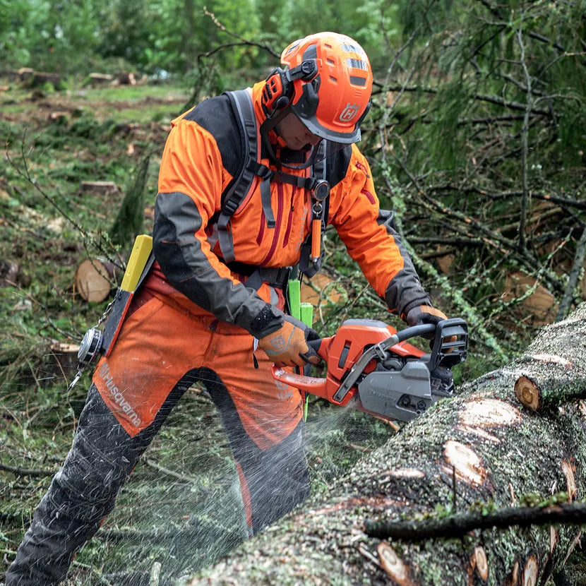 Husqvarna Benzin-Kettensäge 550 XP® G Mark II  - 38 cm in Aktion