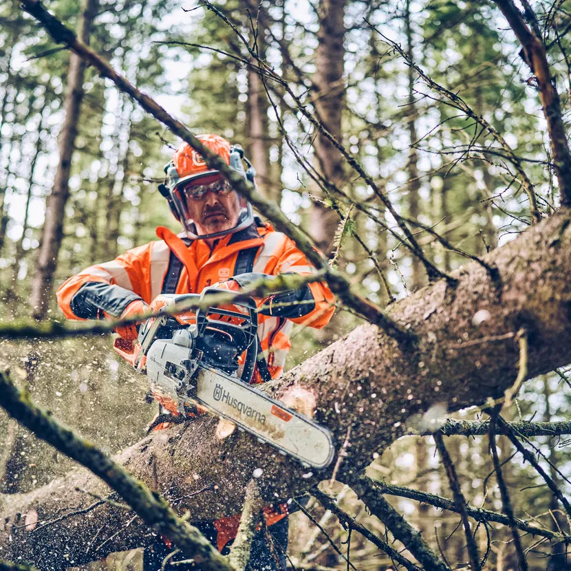 Husqvarna Benzin-Kettensäge 562 XP® G Mark II - 45 cm in Aktion