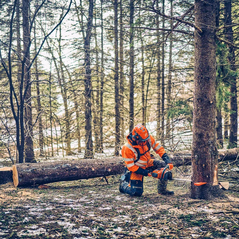 Husqvarna Benzin-Kettensäge 562 XP® G Mark II - 45 cm in Aktion