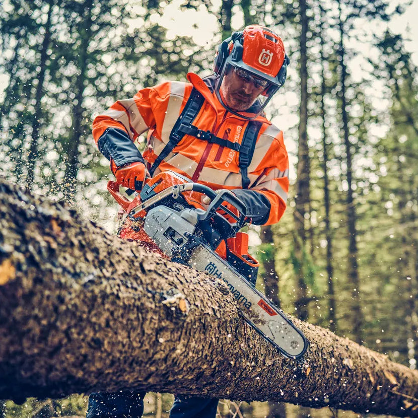 Husqvarna Benzin-Kettensäge 562 XP® G Mark II - 45 cm in Aktion