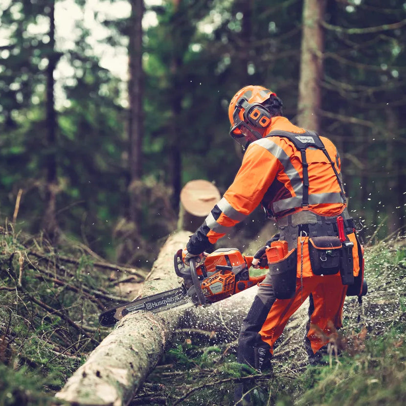 Husqvarna Benzin-Kettensäge 564 XP® G Fuel Inject - 50 cm in Aktion 