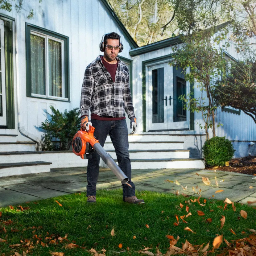 Husqvarna Benzin-Laubbläser/Laubsauger 125BVx - 28 cm³ in Aktion