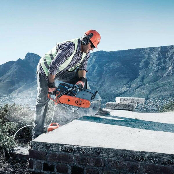 Husqvarna Benzin-Trennschleifer K770 inkl. 5 x Diamant-Trennscheibe in Aktion