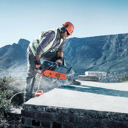 Husqvarna Benzin-Trennschleifer K770 inkl. 5 x Diamant-Trennscheibe in Aktion