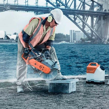 Husqvarna Benzin-Trennschleifer K770 inkl. 5 x Diamant-Trennscheibe in Aktion