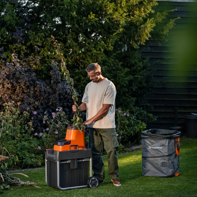 Husqvarna Gartenhäcksler GS 340is - Äste bis 4 cm in Aktion 