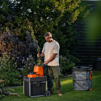 Husqvarna Gartenhäcksler GS 340is - Äste bis 4 cm in Aktion 