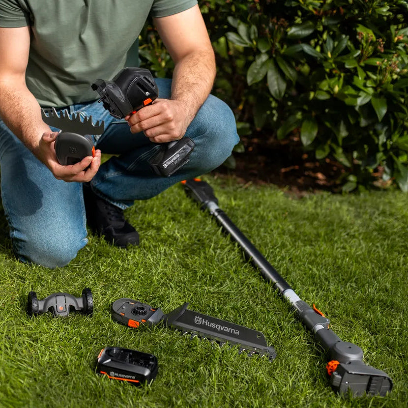 Husqvarna Gras- und Strauchschere Aspire S20-P4A + Verlängerung-P4A mit Akku und Ladegerät in Aktion