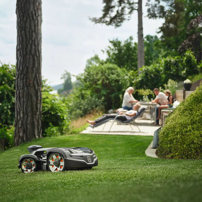 Husqvarna Mähroboter Automower 435X AWD NERA  - 22 cm in Aktion 