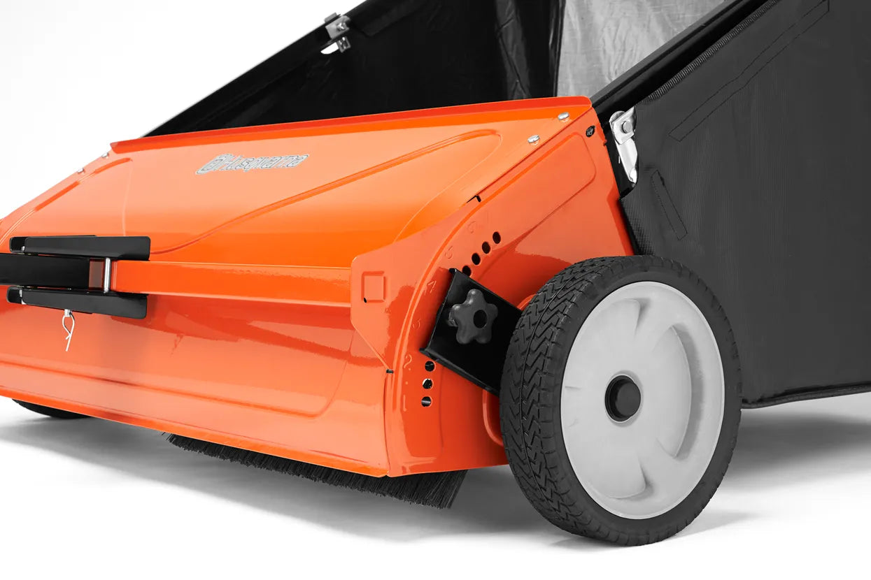 Husqvarna Rasenkehrmaschine - 112 cm