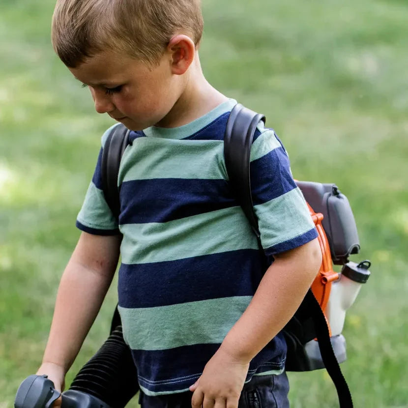 Husqvarna Spielzeug-Rucksack-Seifenblasenbläser 345BT in Aktion