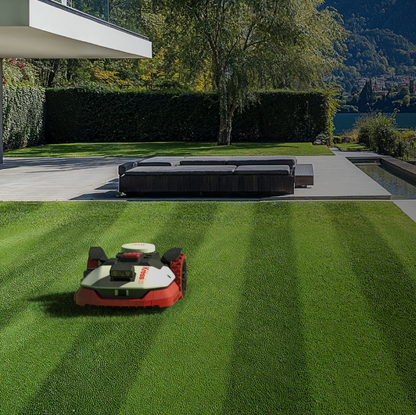 Kress Mähroboter KR260ES EyePilot RTK mit 4G - Kabellos & ZeroTrim - 700 m² in Aktion