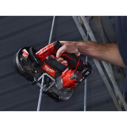 Milwaukee Akku-Bandsäge M12 BS-0 in Aktion