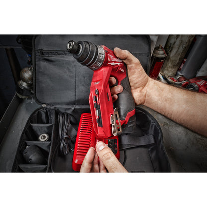 Milwaukee Akku-Bohrschrauber mit Wechselköpfen M12 FUEL™ in Aktion 4