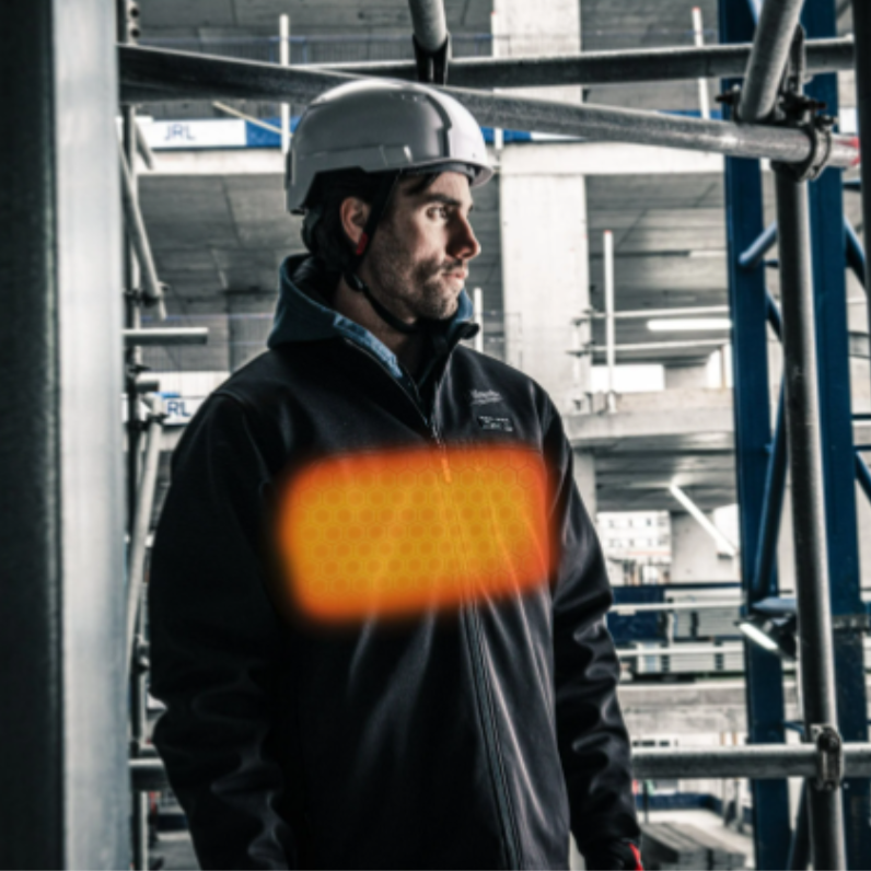 Milwaukee Akku-Heiz-Jacke M12 HJBL6-0 schwarz in Aktion