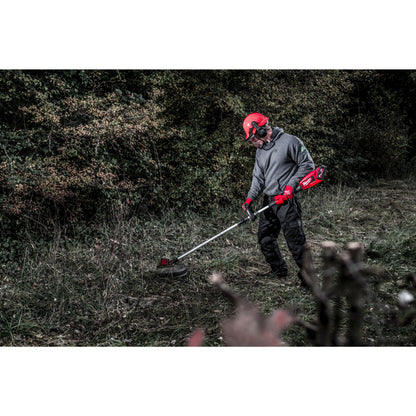 Milwaukee Akku-Rasentrimmer M18 bürstenlos - 40 cm in Aktion 2