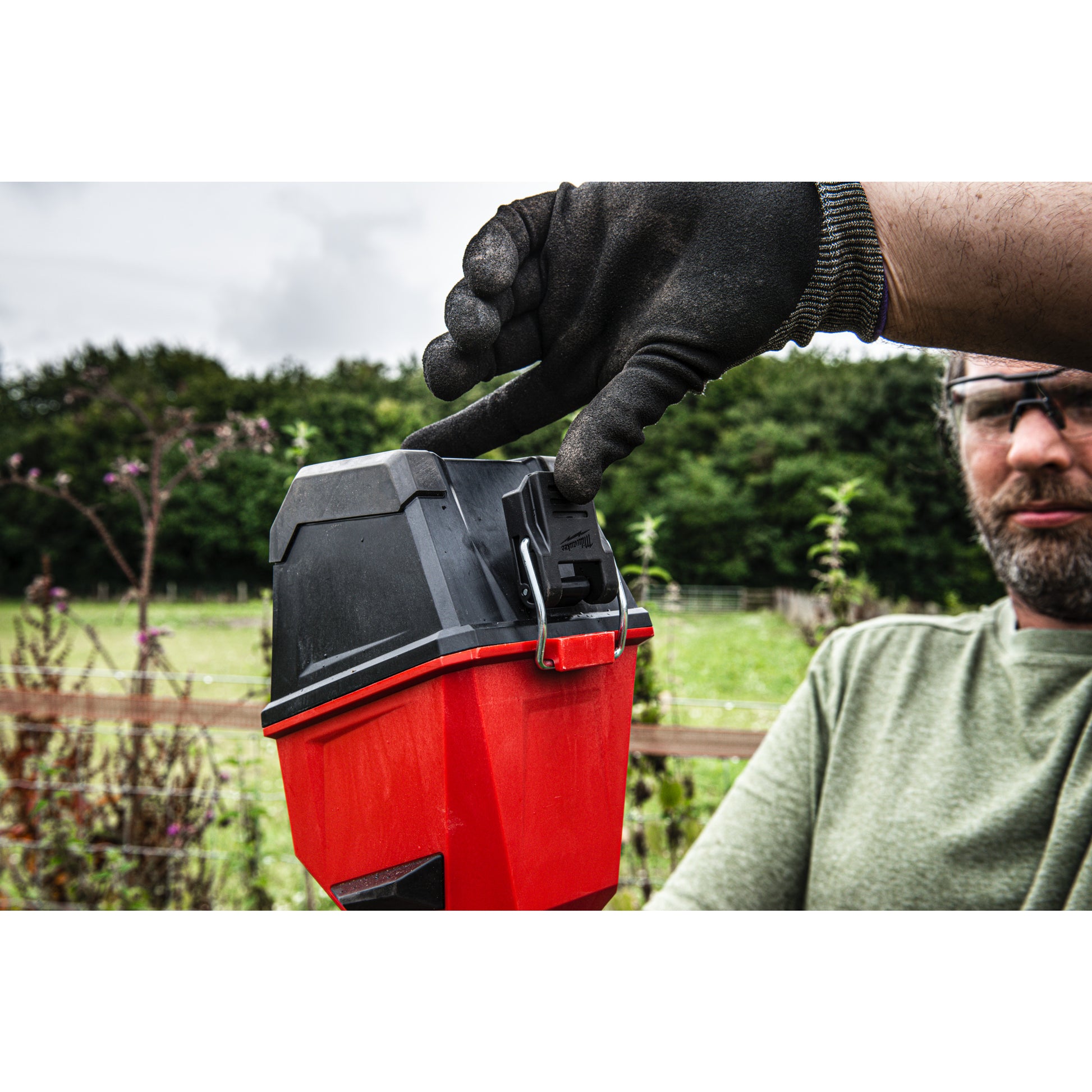Milwaukee Akku-Stabwasserpumpe M18 HYDROPASS M18 BLSWP-0 Detailansicht 
