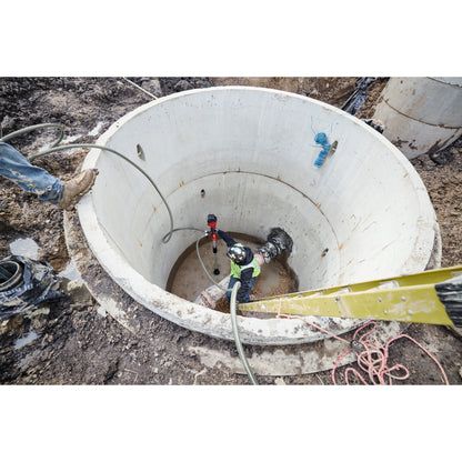 Milwaukee Akku-Stabwasserpumpe M18 HYDROPASS M18 BLSWP-0 in Aktion