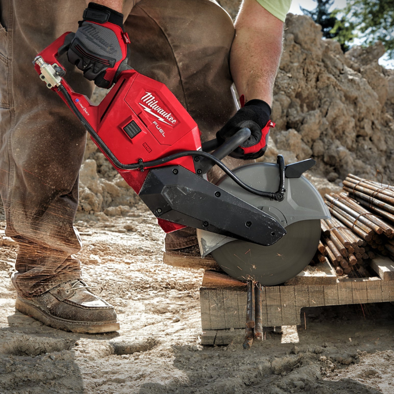 Milwaukee Akku-Trennschleifer FCOS230-121 inkl. 12 Ah Akku, Ladegerät und Diamant-Trennscheibe