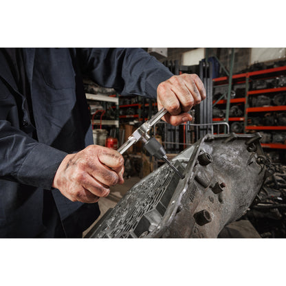 Milwaukee Gewindeschneid-Set mit Hex-LOK - 38-teilig in Aktion