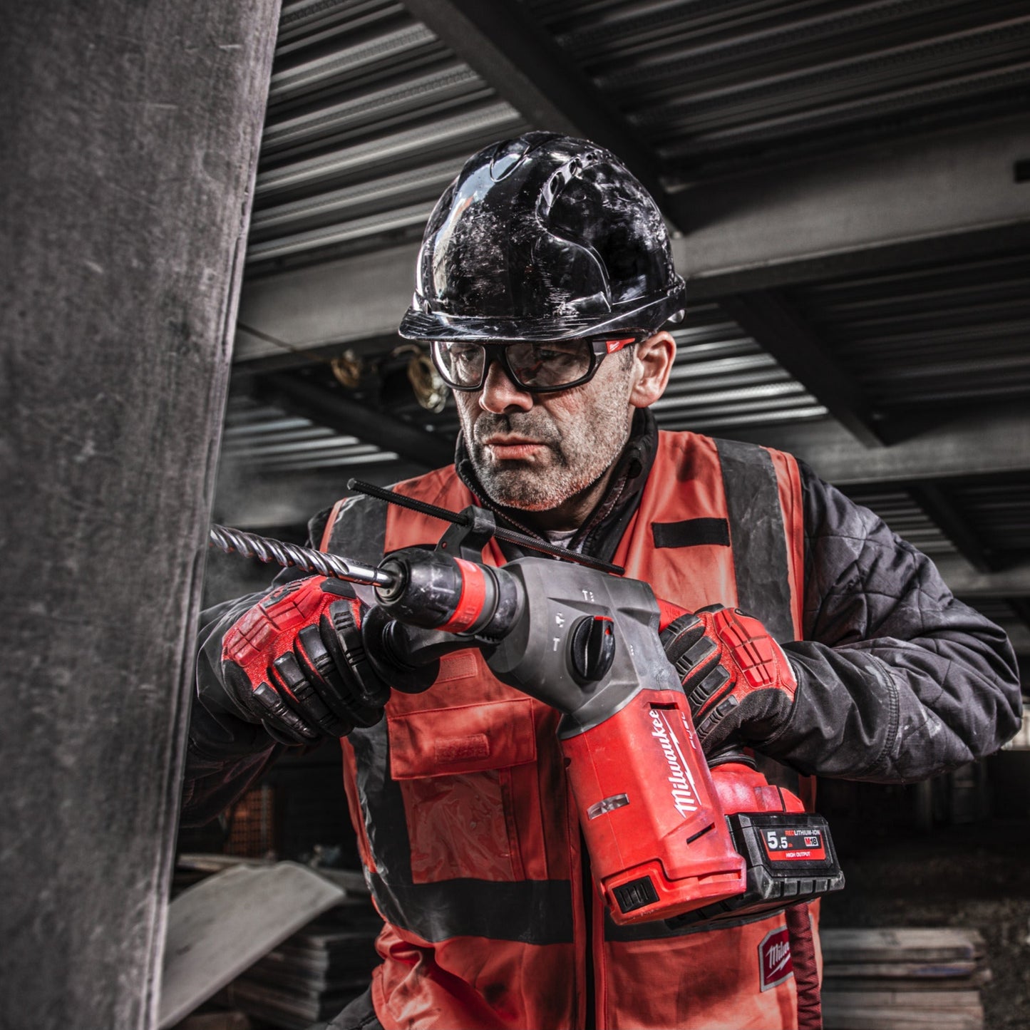 Milwaukee Hammerbohrer SDS-PLUS MX4 - 10 x 160 mm in Aktion