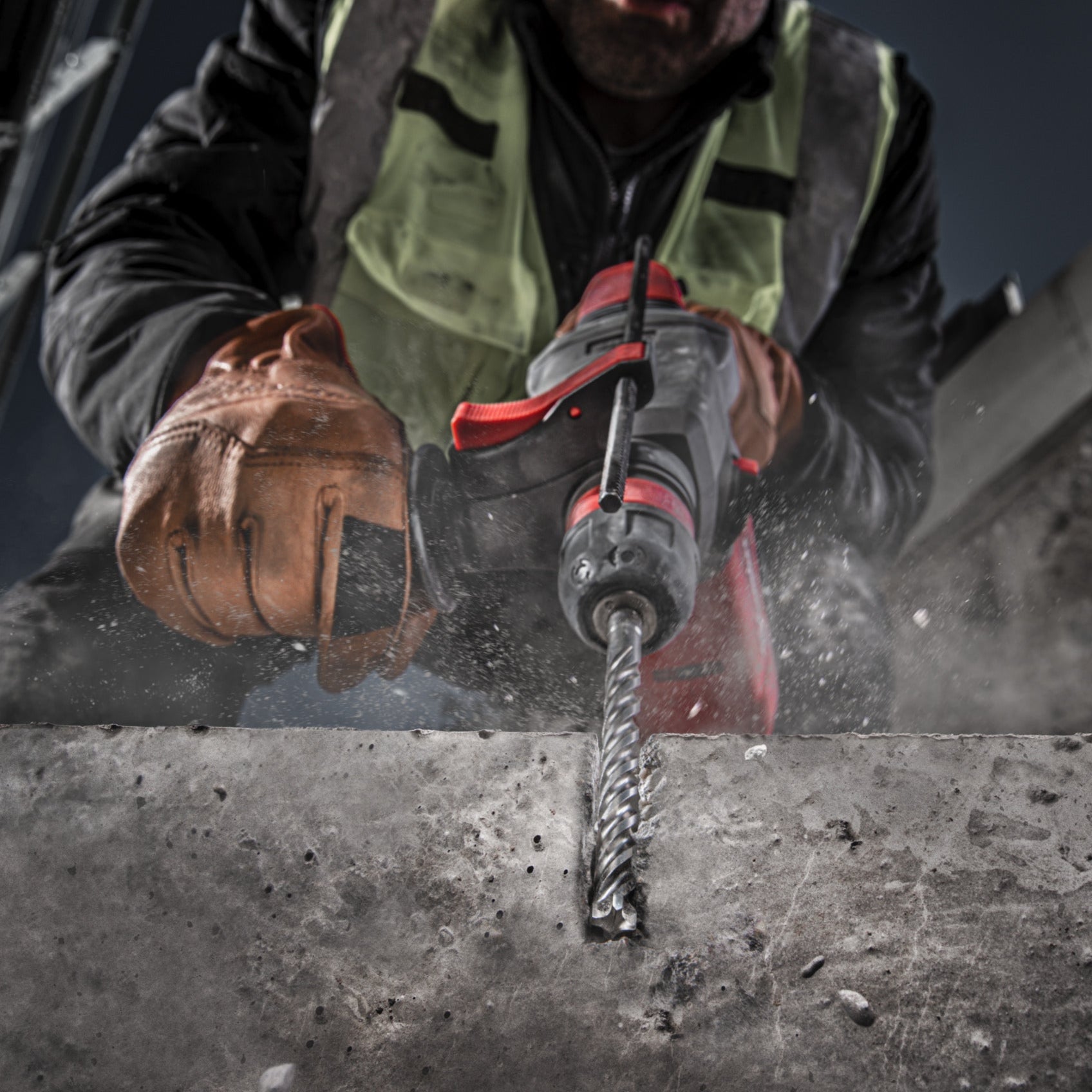 Milwaukee Hammerbohrer SDS-PLUS MX4 - 10 x 160 mm in Aktion