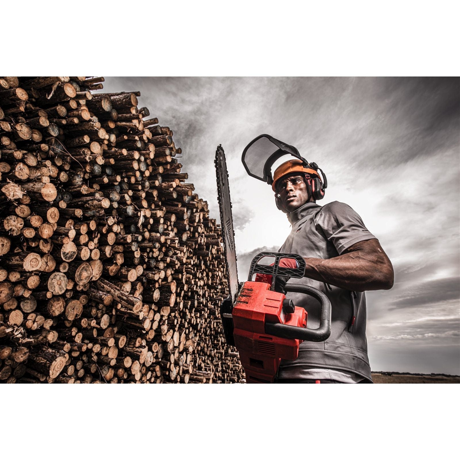 Milwaukee Komplett-Gittervisier BOLT™ in Aktion