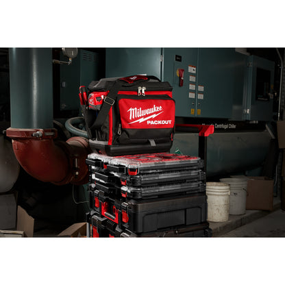 Milwaukee Kühltasche PACKOUT in Aktion 