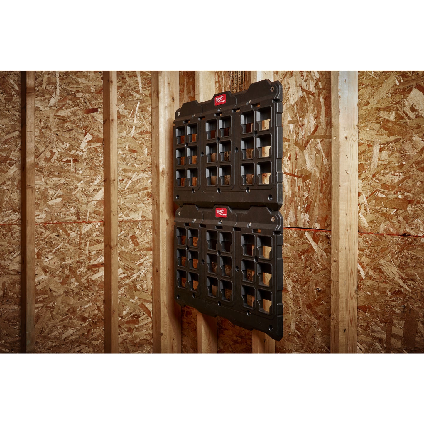 Milwaukee Montageplatte PACKOUT XL in Aktion