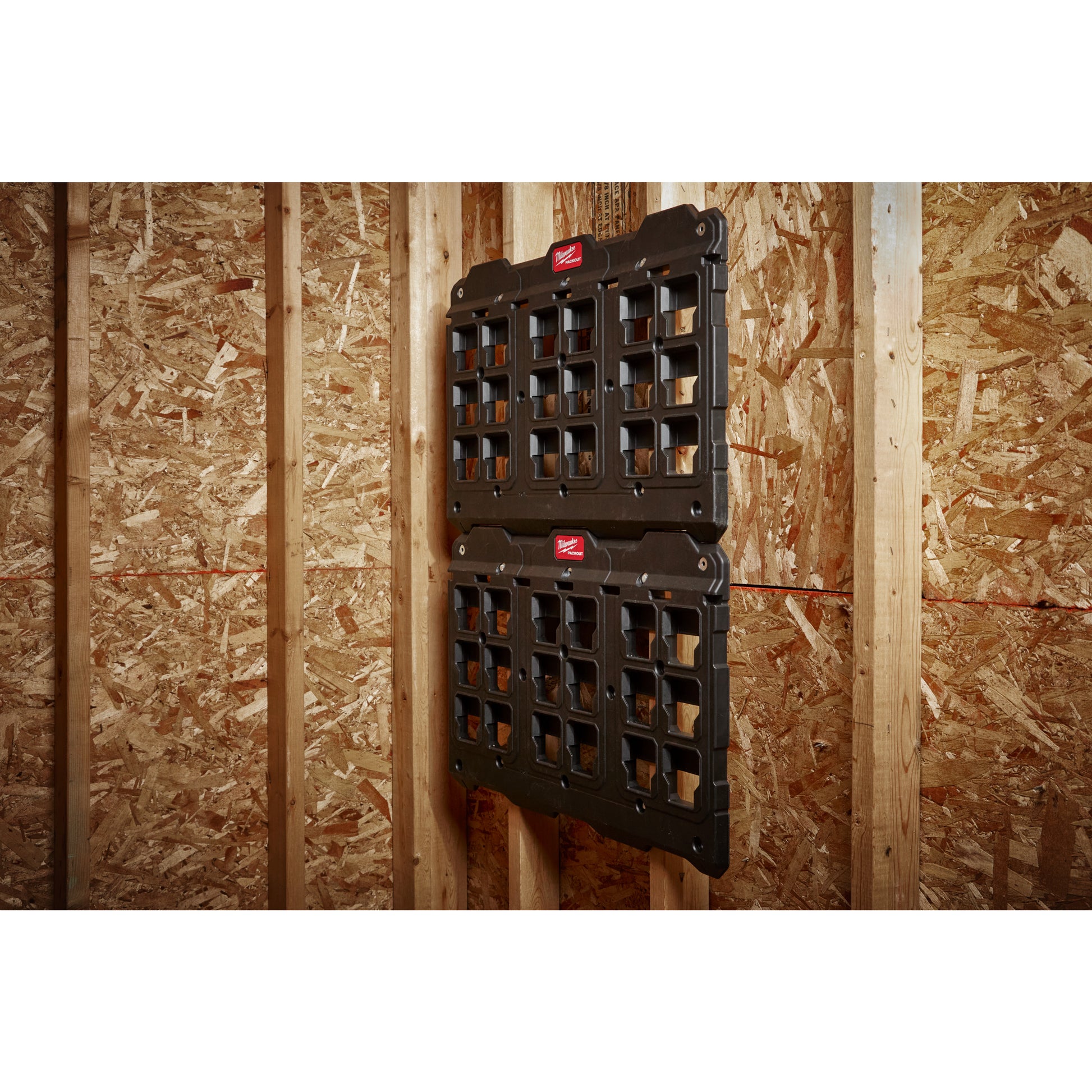 Milwaukee Montageplatte PACKOUT XL in Aktion