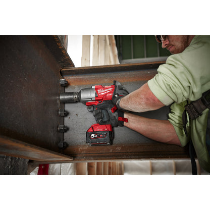 Milwaukee Schlagschrauber mit Sprengring M18 FUEL™ ONE-KEY™ ½" in Aktion